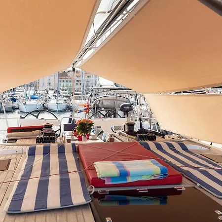 Voilier Luxe Face Au Palais * Cannes