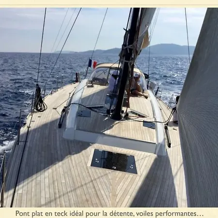 Voilier Luxe Face Au Palais Botel Cannes