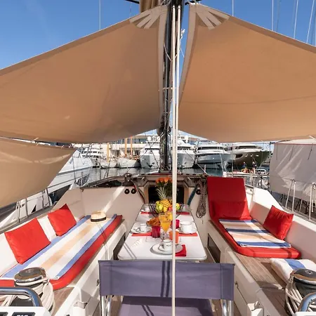 Voilier Luxe Face Au Palais * Cannes